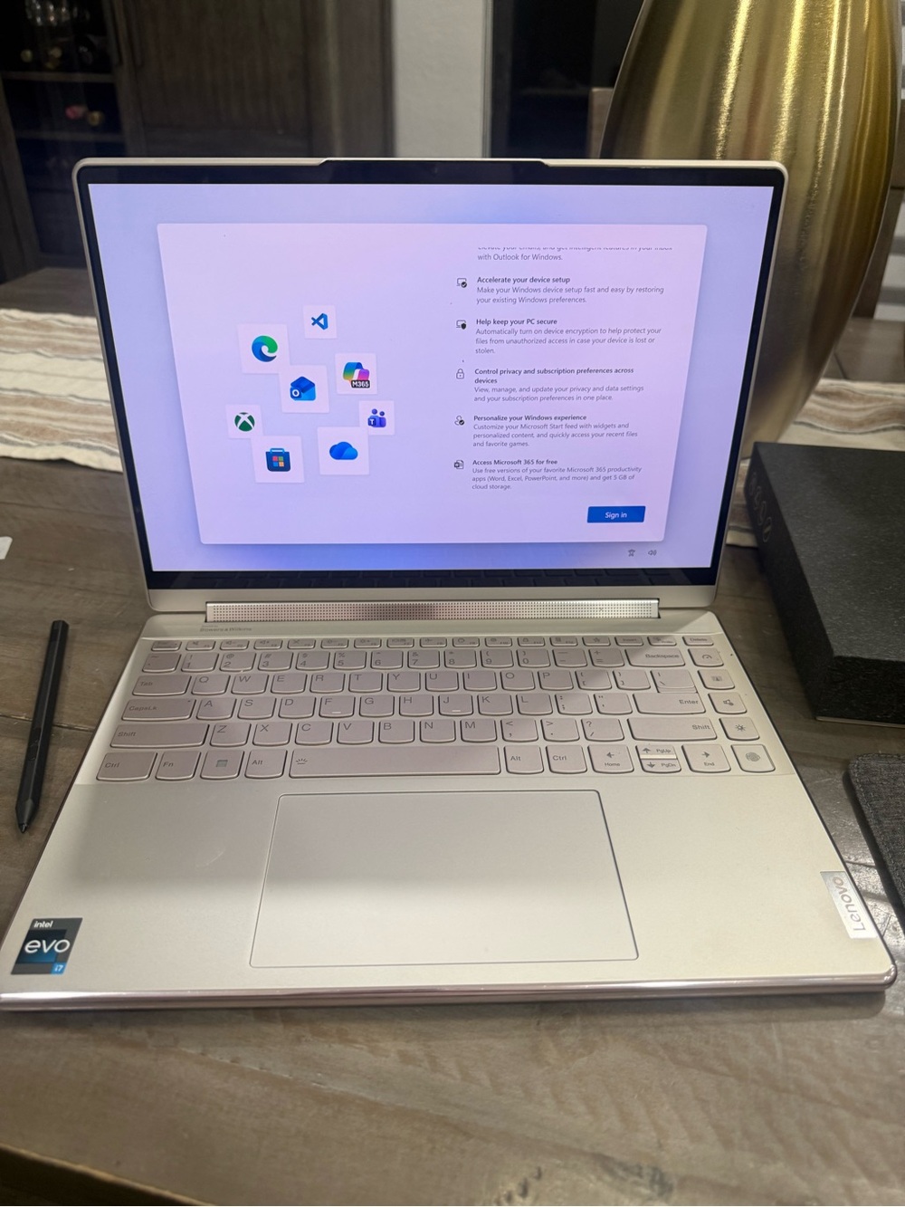 Lenovo Yoga 9 14IAP7 Intel Evo i7 14” Touchscreen 2-in 1 Laptop/Box pens, sleeve - Picture 3 of 11